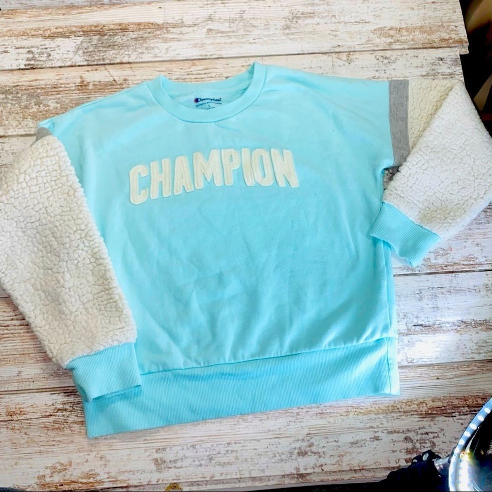💎 Champion 💎 | Girls size Large | Crew Neck | Sherpa sleeve